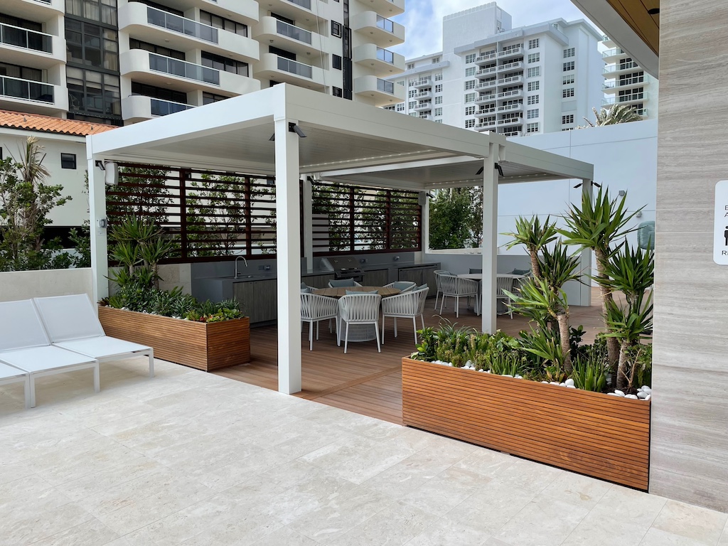 Fixed vs Louvered Pergola