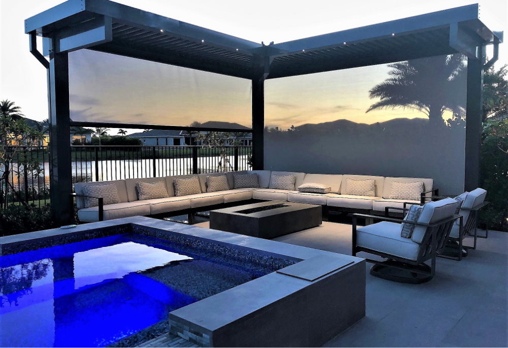 Screen in a Pergola for protection and privacy