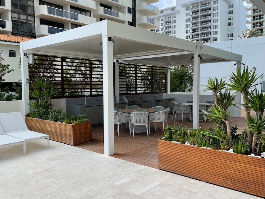 Fixed vs Louvered Pergola