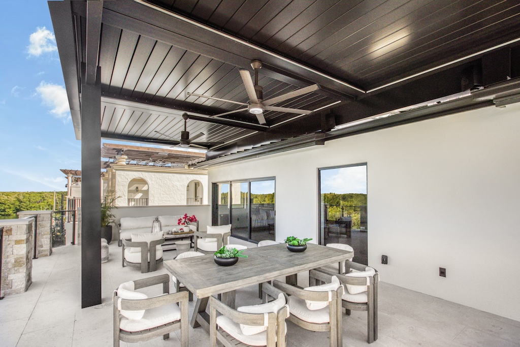 Outdoor Kitchens and Dining Areas