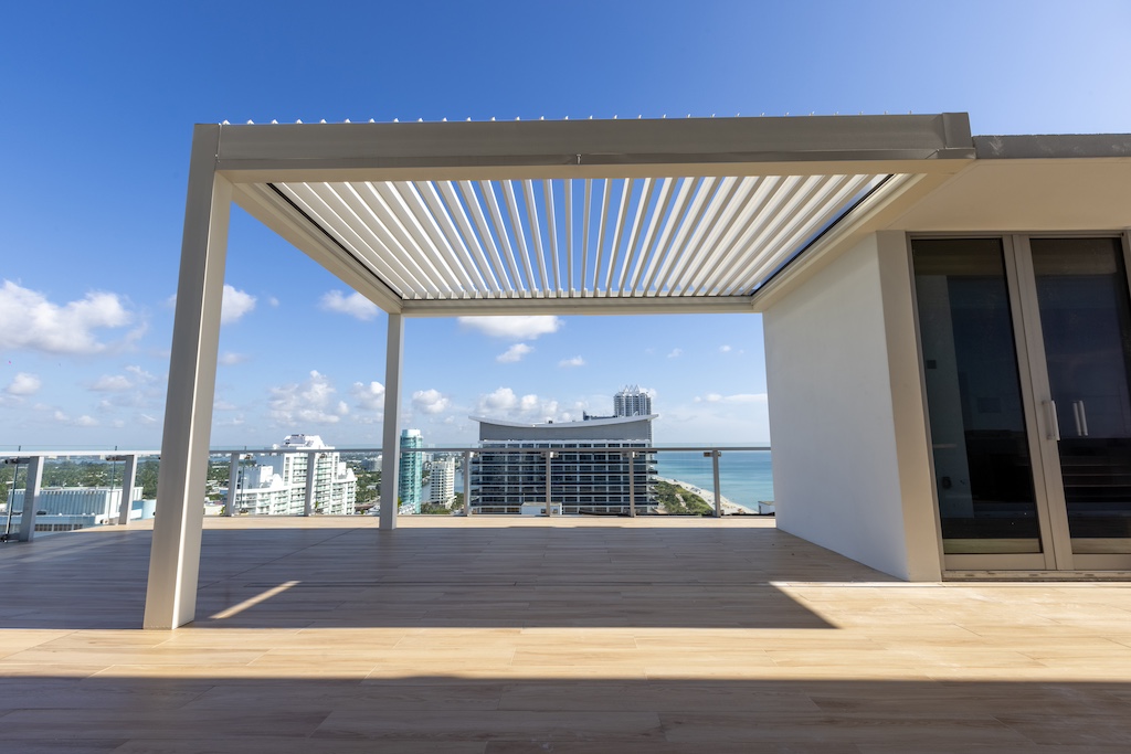 Controlling Temperatures in Outdoors with Samrt Shade