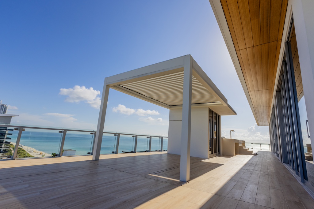 Shade structures reduce outdoor temperatures