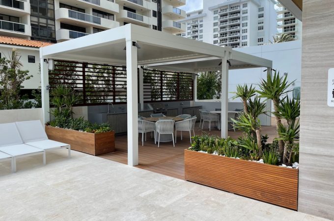 Fixed vs Louvered Pergola