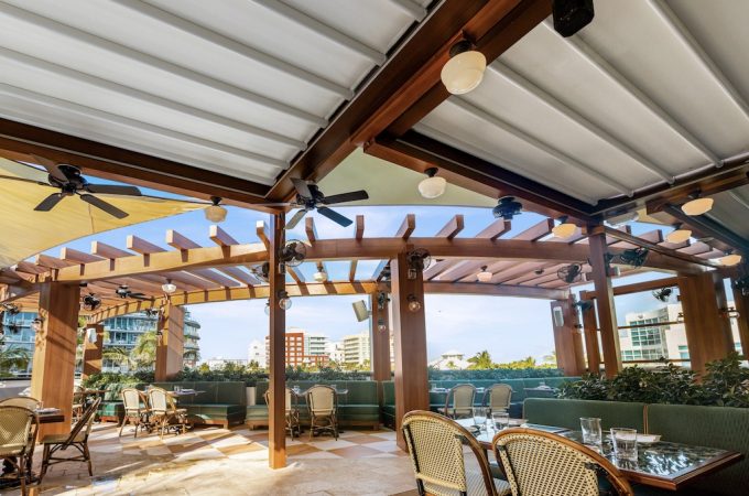 Hotel and restaurants shade structures
