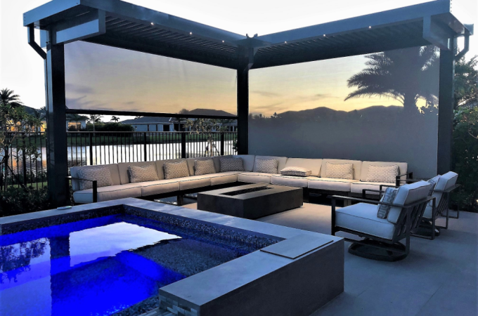 Screen in a Pergola for protection and privacy